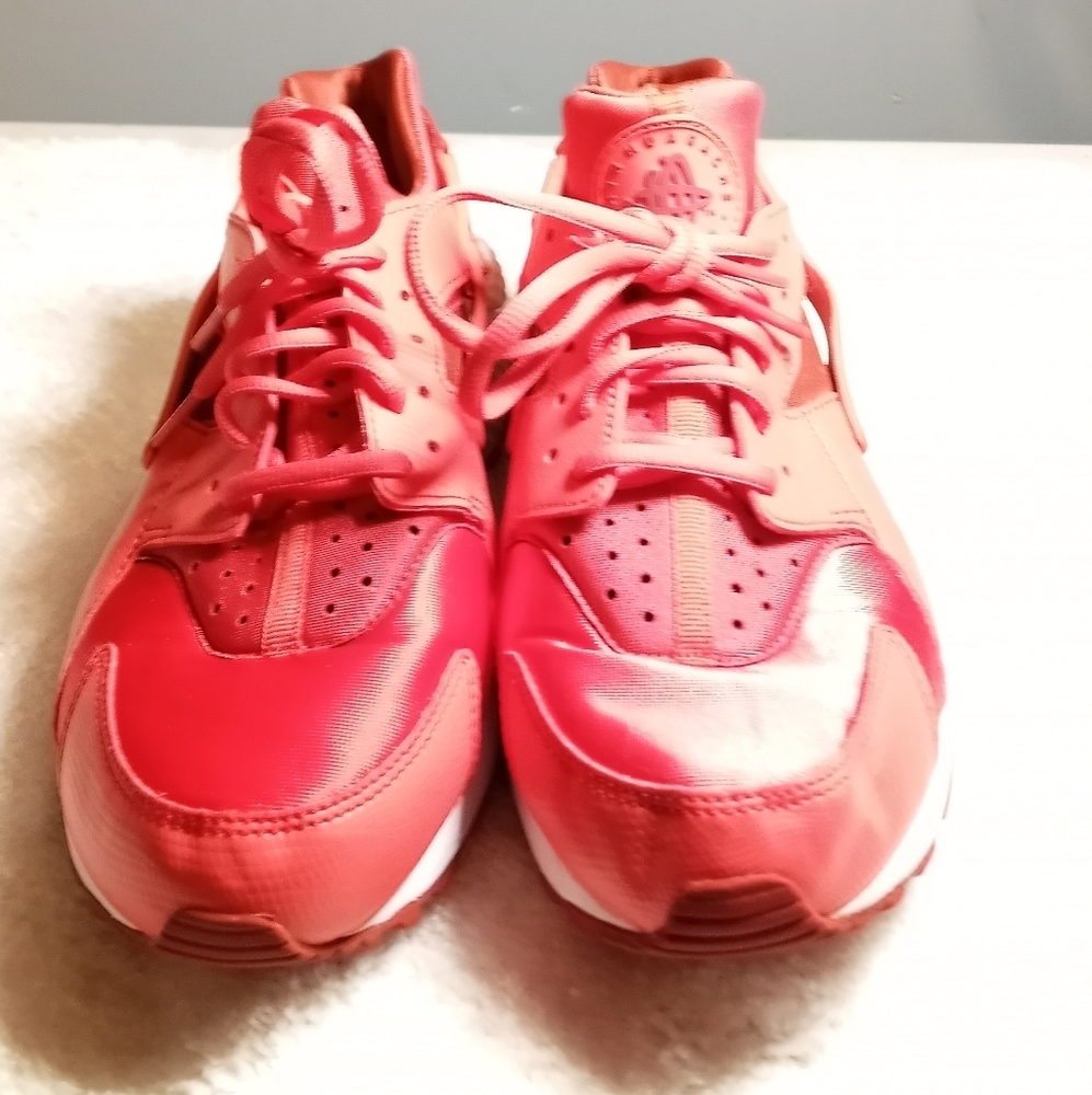 Womens Red/White Nike Huarache Pre-owned Size 9.5